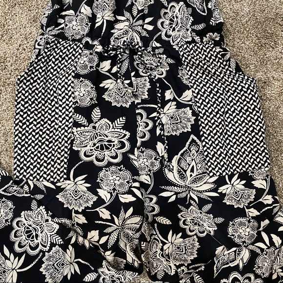 American Eagle Black Floral Jumpsuit - Picture 8 of 10